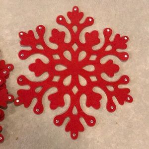 Felt snowflake charger toppers